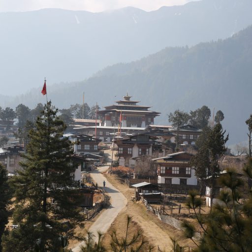 Das Gangtey Dorf im Phobjikha Tal