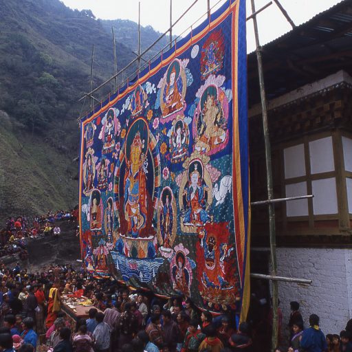 Das Thongdral wird am Ende jedes Festivals früh am Morgen ausgerollt.