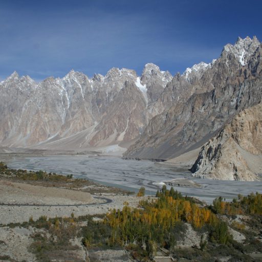 Die 'Passu Cones' oder 'Passu Cathedral'  nördlich des Dorfes Gulmit am Karakoram Highway.